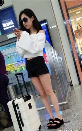 4k超清，极品气质抹胸美丽女孩，墨镜很酷哦