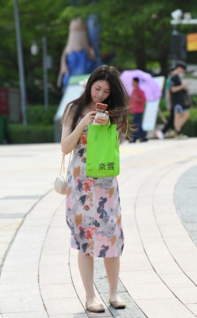 肤白貌美小娘子 ··