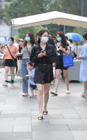 街拍美腿知性姐姐 [19P]