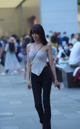 面若桃花 气质美女