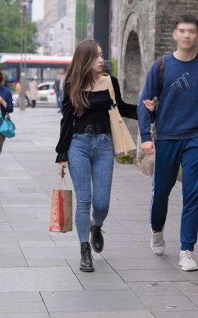 这紧牛女友够饱满的~ [17P]