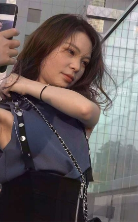 粉嫩的美足短裙MM 2