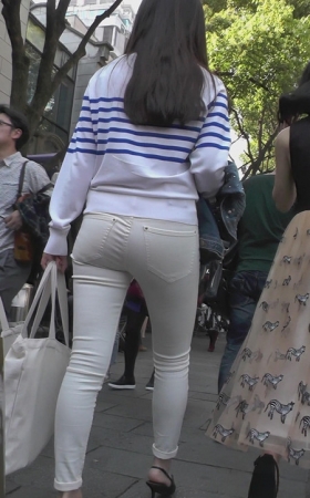 白裤紧身美女