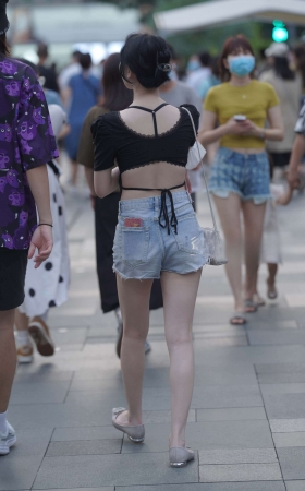 街拍热裤小蛮腰女友 [23P]