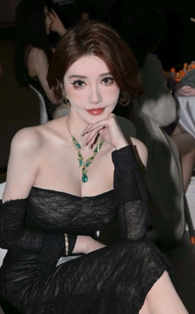 26327-10-82√2026苏州改装-小喵大宝-美足美胸美人 9P