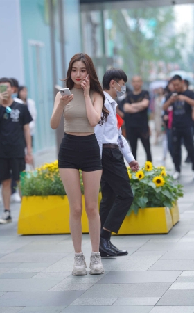 高腰短裤显腿长