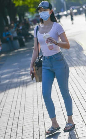 性感迷人的牛仔妹妹 [18P]