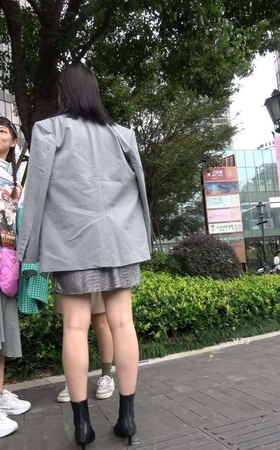 4K – 性感长腿街拍时尚御姐型美女 [1.27 GB/MP4]