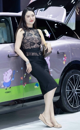 LB395-75P 成都车展-极品少妇薄如蝉翼的丝袜就跟没穿一样 10P