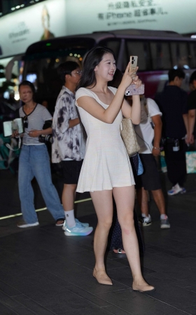 白裙美眉 [13P]