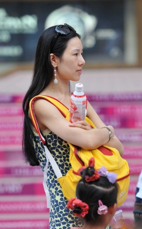 紧身套装显身材  恬静优雅美少妇 [15P]