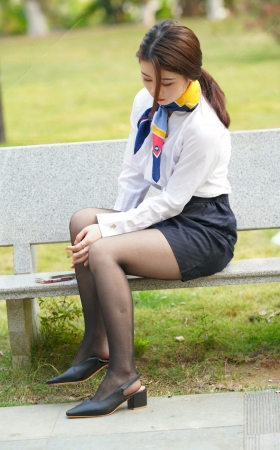 黑色丝制服美眉 [20P]