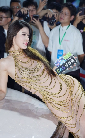小乌苏金色吊带裙