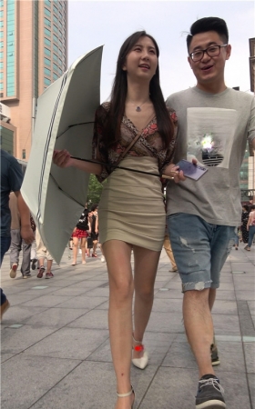漂亮的高腰包臀裙小姐姐