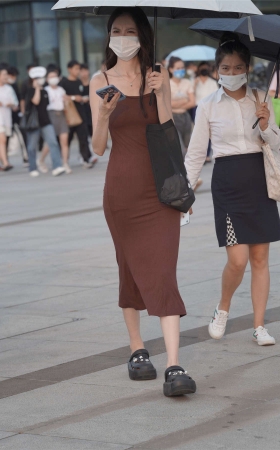 简约吊带长裙