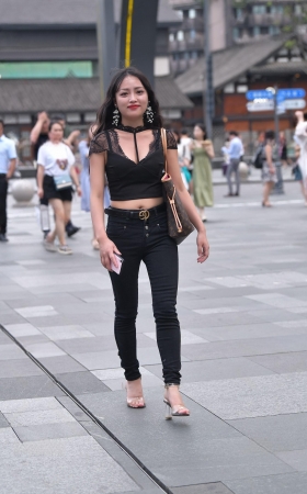 GG皮带，露腰，紧牛小姐姐 [19P]