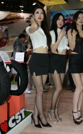 油亮黑丝网红美女 [20P]