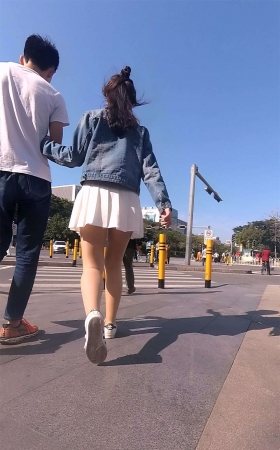 牛仔外套白色超短裙丝袜学妹