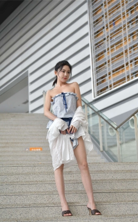 清秀甜美