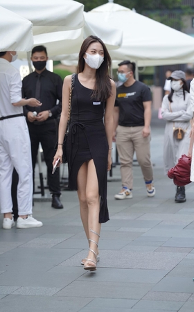 别致的短裙 气质长腿美女