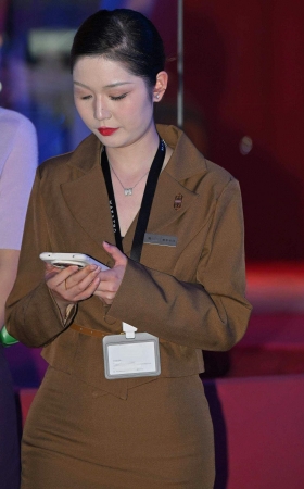 26827-12-63√鸿蒙智行一代美人-真想娶她为妻 9P