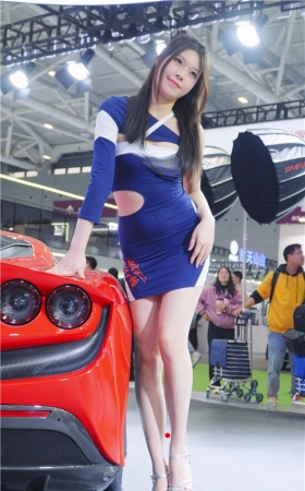 蓝色包屯美模