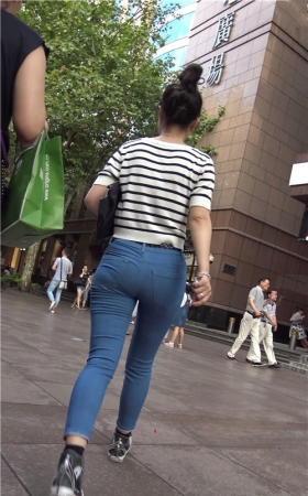 牛仔紧身裤美女