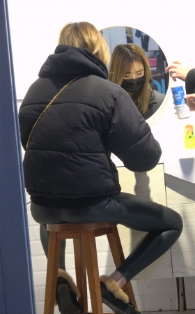 光滑皮裤美女