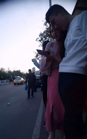 粉色毛衣美裙超级美颜漂亮美女