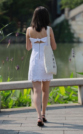 修长美腿美女