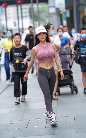 凹凸有致的紧牛小姐姐