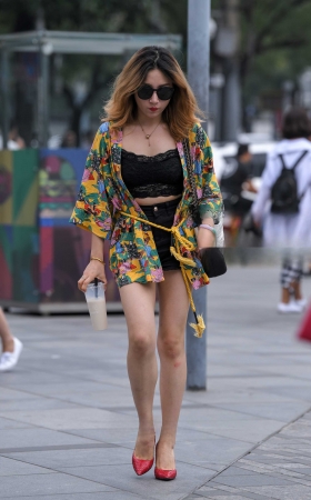 红色高跟鞋大长腿美女 [17P]