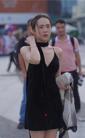 黑色吊带裙美女(210P)