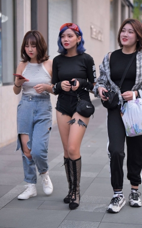 黑色热裤翘臀 [11P]