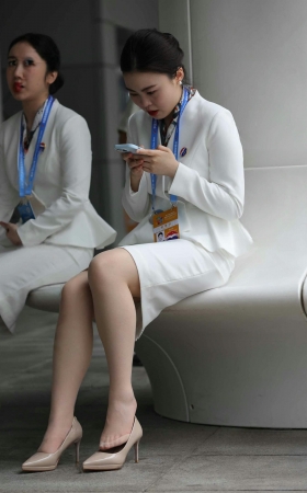 后台脱鞋挑鞋休息的礼仪肉丝白色制服优雅知性 8P