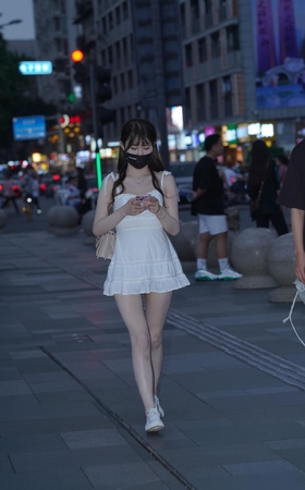 纯情气质肤白貌美