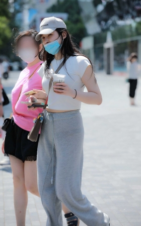 灰裤奶茶妹 [18P]