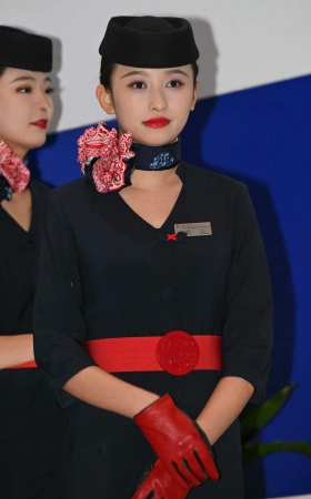 SH25-129-84√东方航空空姐-这黑丝算厚吗？ 10P