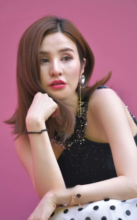 买包美女迷人自恋 [27P]