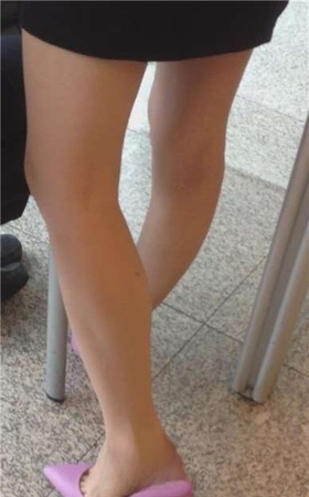 女神的粉色尖嘴高跟诱惑你美商量。