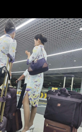 4K海航海天祥云制服空姐灰细高跟太美了 2P