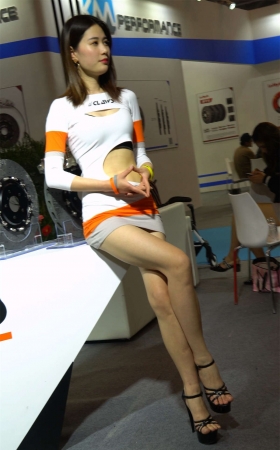 甜美好身材超短包臀裙紧身衣美女车模