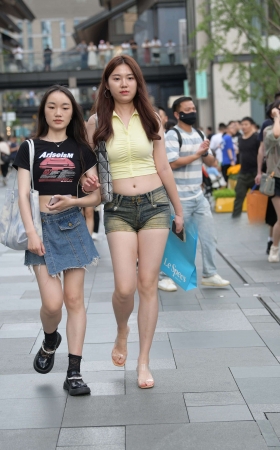 街拍紧热牛好身材小姐姐 [30P]
