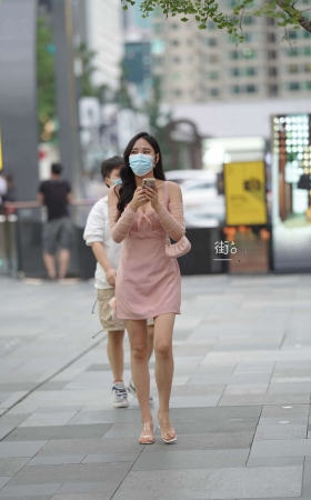 街拍粉色裙美姐 [23P]