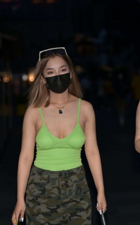 夜拍性感吊带背心闺蜜 [24P]