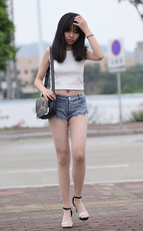 F188露背的乐乐802G