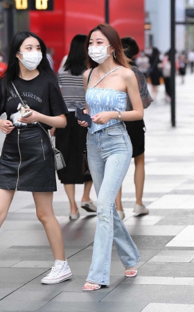 抹胸紧牛闺蜜 [15P]