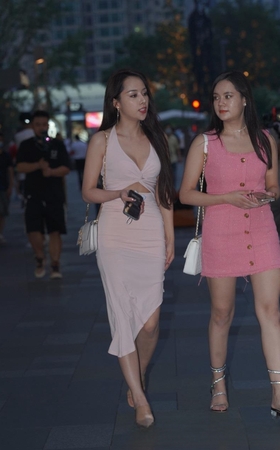 性感的粉色包屯裙美女3A8484[1.63G]