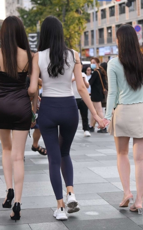 紧身裤VS美腿，美女要炸街了~ [25P]