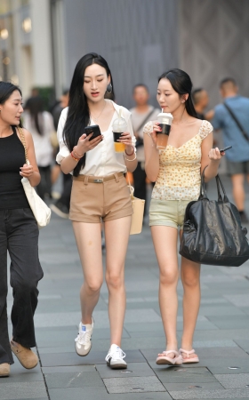 25224-7=107√这样的美腿热裤女生，谁不爱呢～
